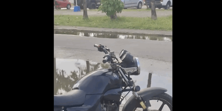 Aeropuerto de San Andrés permanece cercado por charcas de aguas lluvias que se convierten en residuales y no ha habido poder humano de erradicar tan bochornoso paisaje 